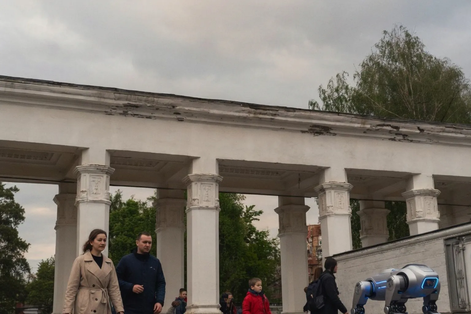 Фестиваль городского искусства в Центральном парке: что известно о робопсе и неоновом шоу