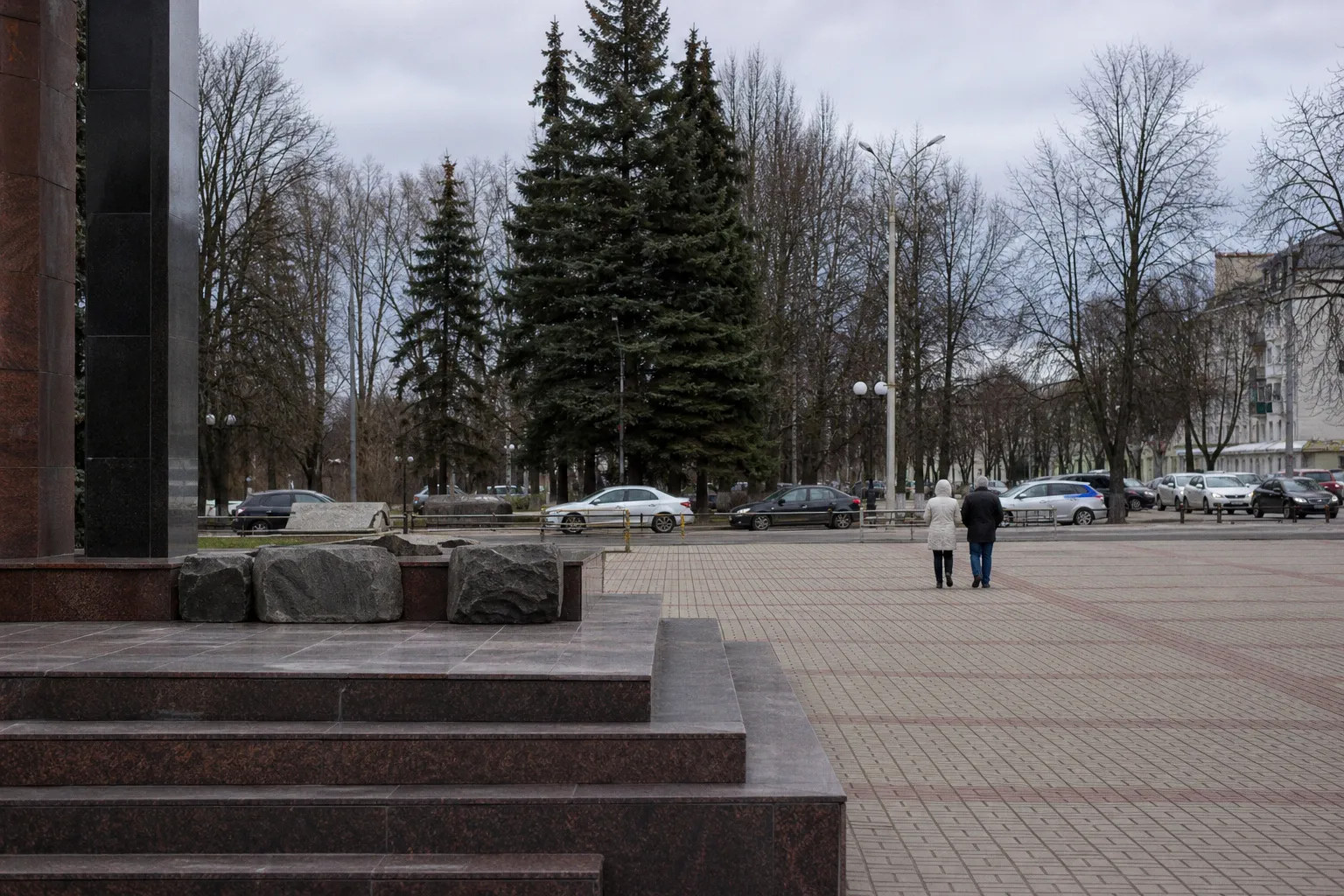 Обновление мемориальной зоны у площади Победы в Людинове